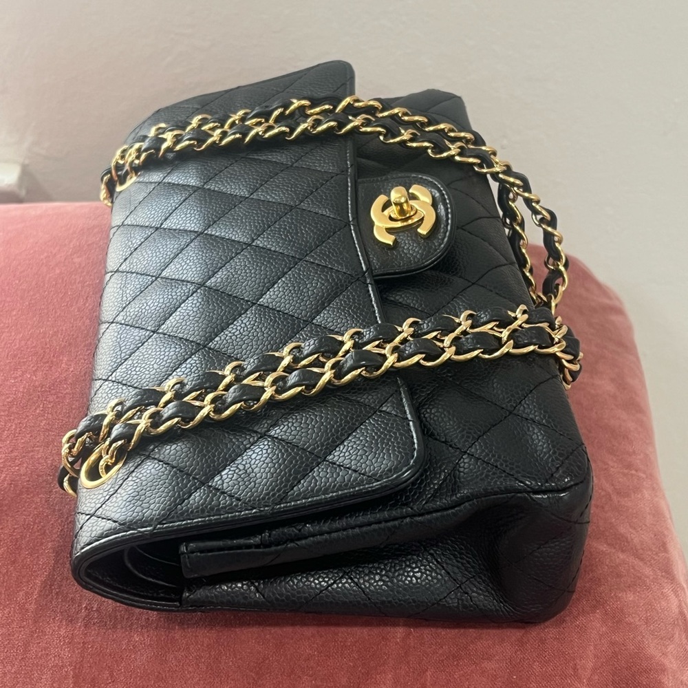 🔥🔥Chanel Classic Medium Cavair W/ Gold Hardware - Picture 5 of 16
